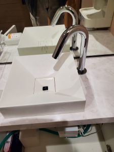 喫茶店　トイレ手洗い自動水栓化工事